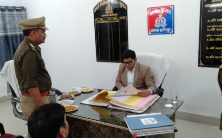 जिलाधिकारी घनश्याम मीना ने कुरारा थाने का किया औचक निरीक्षण