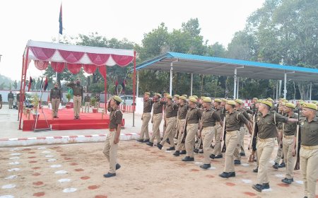 पुलिस उपमहानिरीक्षक चित्रकूटधाम,परिक्षेत्र बांदा द्वारा परेड का किया गया निरीक्षण