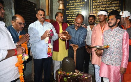 महाशिवरात्रि पर्व पर पुलिस अधीक्षक चित्रकूट द्वारा सोमनाथ चर मंदिर में पूजन-अर्चन कर सुरक्षा व्यवस्था का लिया गया जायजा