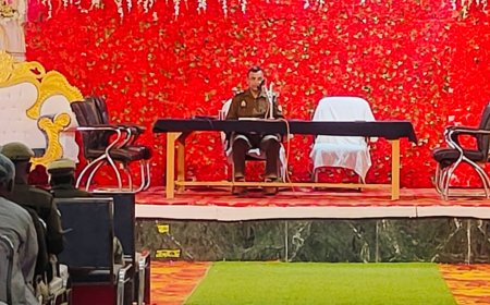 फाल्गुन मास अमावस्या मेला को सकुशल संपन्न कराए जाने को लेकर मंदाकिनी भवन सीतापुर में अपर पुलिस अधीक्षक चित्रकूट द्वारा मेला में तैनात पुलिस अधिकारियों/कर्मचारियों की ब्रीफिंग की गई