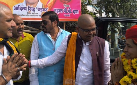 रामनगर चौराहे पर महंत दिव्यागिरी का भव्य स्वागत, श्रद्धालुओं ने लिया आशीर्वाद