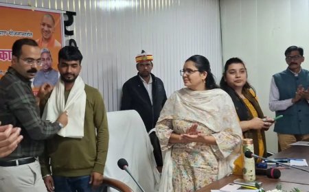 अभिषेक सिंह को प्रशासन द्वारा सम्मानित किया