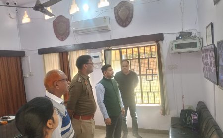 डीएम ने किया यूपी बोर्ड परीक्षा केंद्रों का औचक निरीक्षण, दिये आवश्यक निर्देश