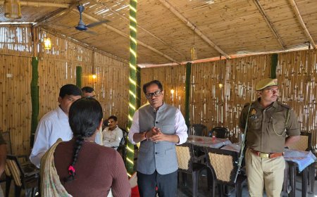 जिलाधिकारी ने विकास भवन स्थित 'शक्ति रसोई' कैंटीन का किया आकस्मिक निरीक्षण