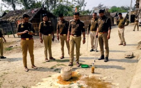 संयुक्त छापेमारी में 40 लीटर कच्ची शराब बरामद, 80 किलो लहन नष्ट