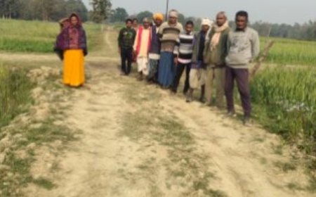 महात्मा गांधी ने ग्राम स्वराज और आत्मनिर्भर गांवों का सपना देखा था। इसी सोच से जुड़ी महात्मा गांधी राष्ट्रीय ग्रामीण रोजगार गारंटी अधिनियम की शुरुआत हुई। योजना का उद्देश्य ग्रामीणों को 125 दिन का रोजगार देना है। लेकिन जमीनी स्तर पर भ्रष्टाचार और भुगतान में देरी की शिकायतें सामने आती हैं। गांधी के आदर्श और मनरेगा की हकीकत के बीच बड़ा अंतर उजागर हो रहा है।