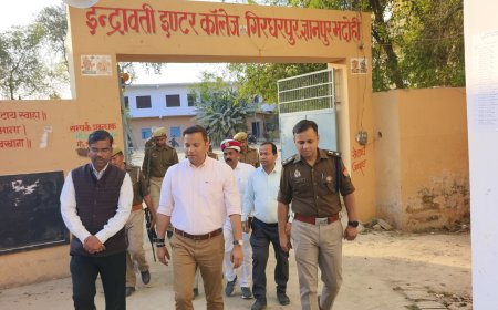 डीएम,एसपी ने बोर्ड परीक्षा केंद्र इंद्रावती इंटर कॉलेज, गिरधरपुर,ज्ञानपुर का किया औचक निरीक्षण