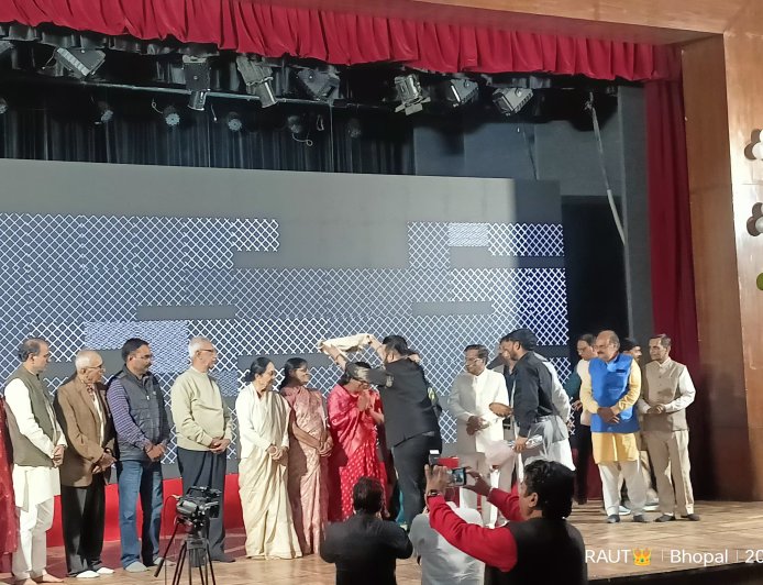 भोपाल के रविंद्र भवन में ‘जय महिषमती’ फिल्म का भव्य प्रीमियर शो सम्पन्न