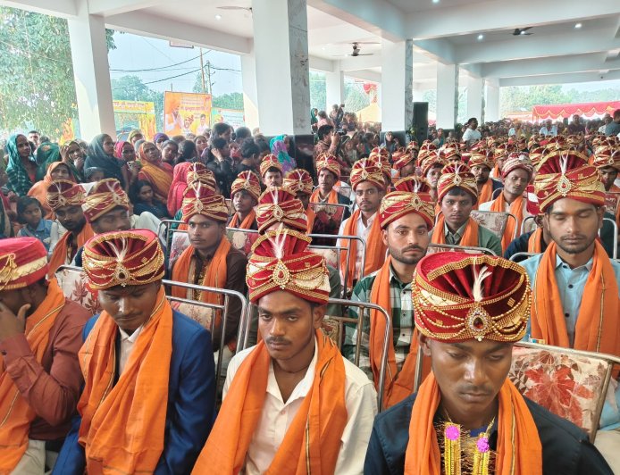 सामूहिक कन्या विवाह में 101 जोड़ों ने लिए सात फेरे, मेले जैसा रहा माहौल