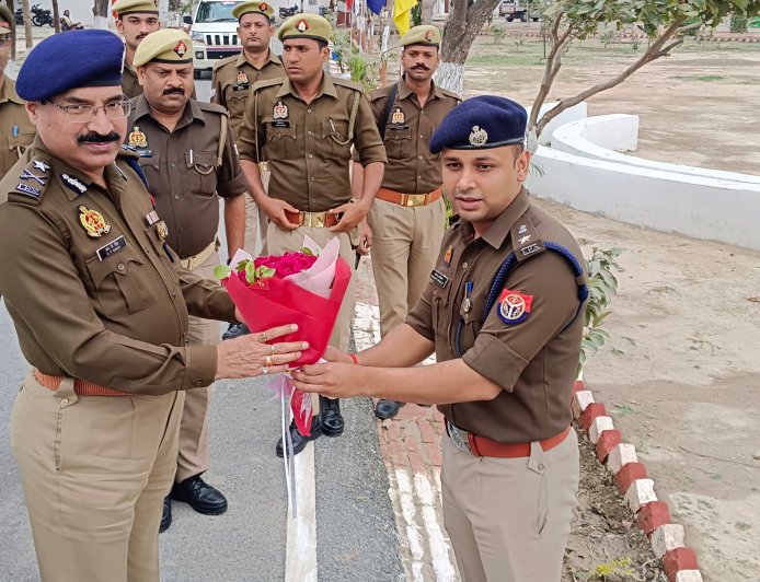 पुलिस महानिरीक्षक, विन्ध्याचल परिक्षेत्र, मीराजपुर की अध्यक्षता में अपर पुलिस अधीक्षक  समस्त क्षेत्राधिकारी ,समस्त थाना प्रभारी, के साथ की गई गोष्ठी,