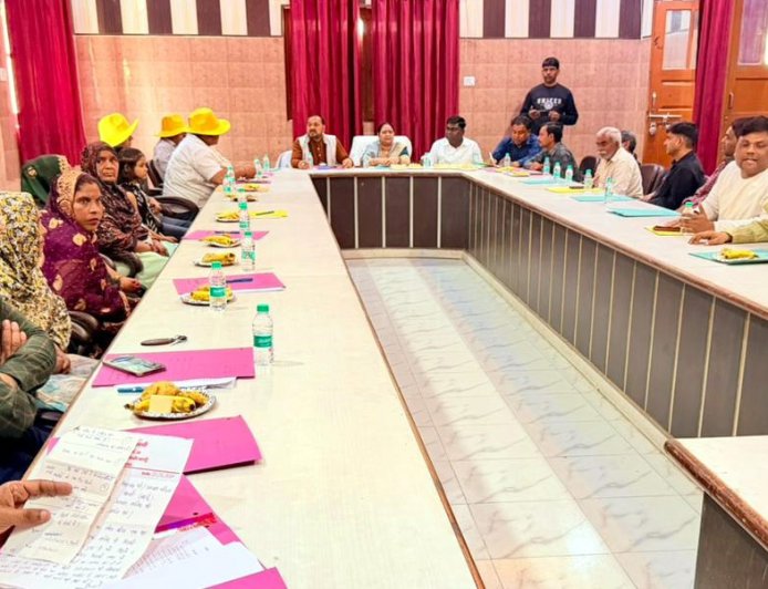 बिल्सी पालिका की बैठक में 25.56 करोड़ का बजट पास  सफाई और पेयजल पर हंगामे के बीच विकास कार्यों को मिली हरी झंडी