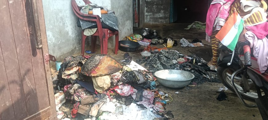 नगर पंचायत बेलहरा के सौरंगा वार्ड में सोमवार को एक घर में आग लग गई। संजय