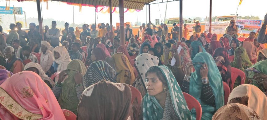 विकासखंड मानिकपुर के ग्राम पंचायत  कल्याणपुर में जिलाधिकारी  पुलकित गर्ग की अध्यक्षता में ग्राम चौपाल का सफल आयोजन संपन्न हुआ।