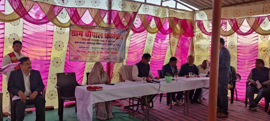 विकासखंड मानिकपुर के ग्राम पंचायत  कल्याणपुर में जिलाधिकारी  पुलकित गर्ग की अध्यक्षता में ग्राम चौपाल का सफल आयोजन संपन्न हुआ।