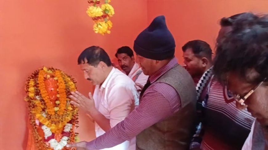 पारसी पांडेय में संकट मोचन मंदिर का निर्माण व मूर्ति की प्राण प्रतिष्ठा किया गया