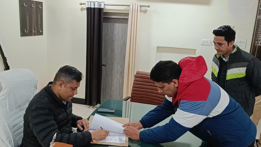 एमबीबीएस से आईपीएस तक का सफर: डॉ. कौस्तुभ ने संभाली गोरखपुर की कमान