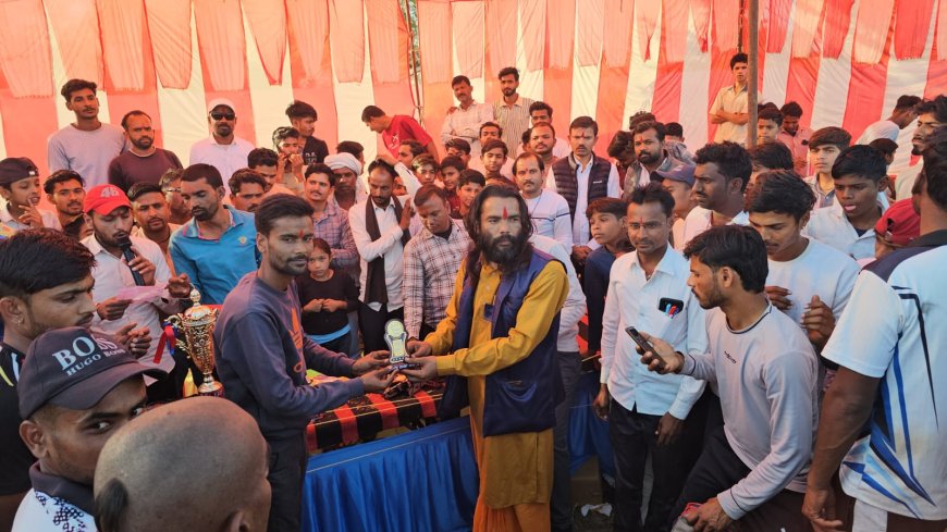 धवा प्रीमियर लीग- रोमांचक फाइनल में साड़ूमल ने महरौनी को पटखनी दी चमचमाती ट्रॉफी पर जमाया कब्जा