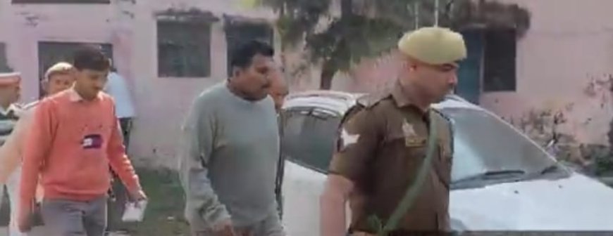 डीएम ने किया सीएचसी हरगांव का औचक निरीक्षण नदारत मिले अधीक्षक सहित कर्मचारी  डीएम ने कहा होगी कार्रवाई