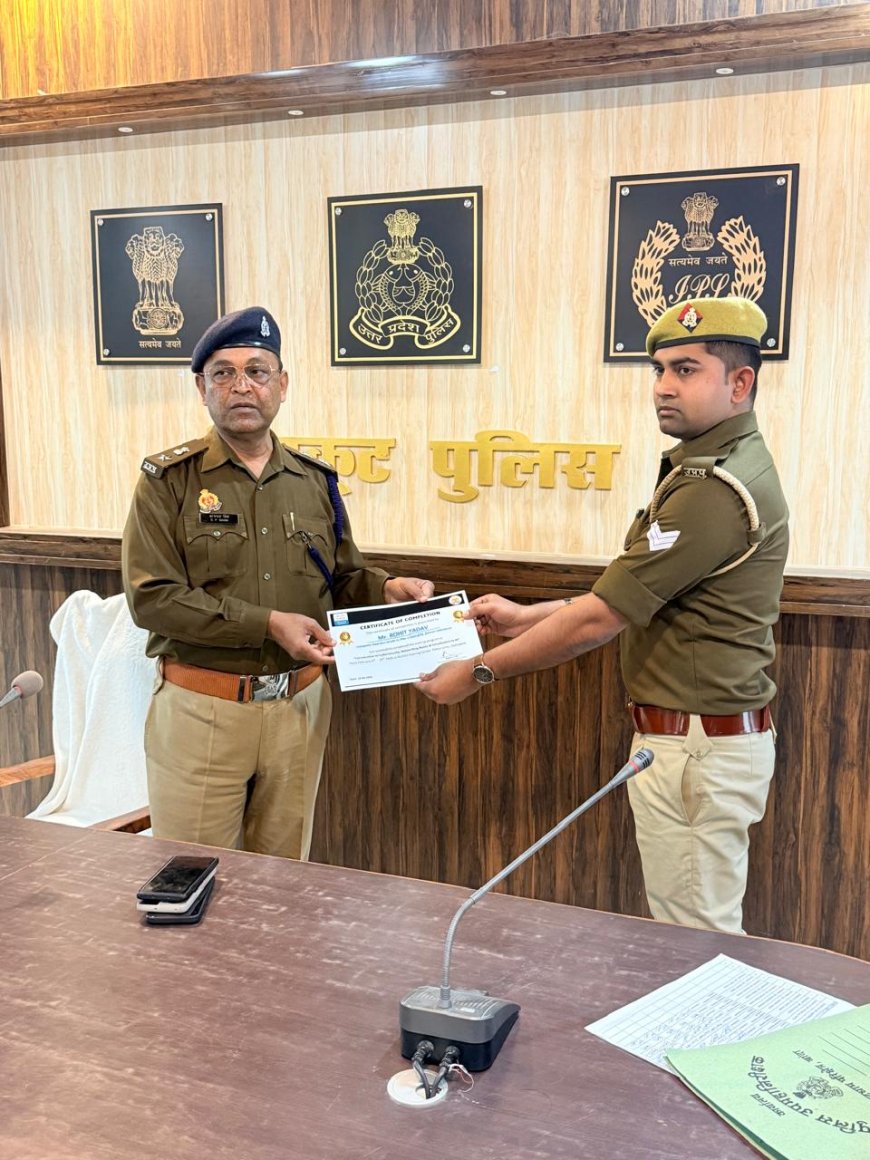अपर पुलिस द्वारा प्रशिक्षित ऑपरेटर्स को प्रमाण पत्र देकर सम्मानित किया गया ।