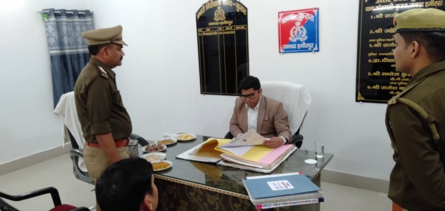 जिलाधिकारी घनश्याम मीना ने कुरारा थाने का किया औचक निरीक्षण