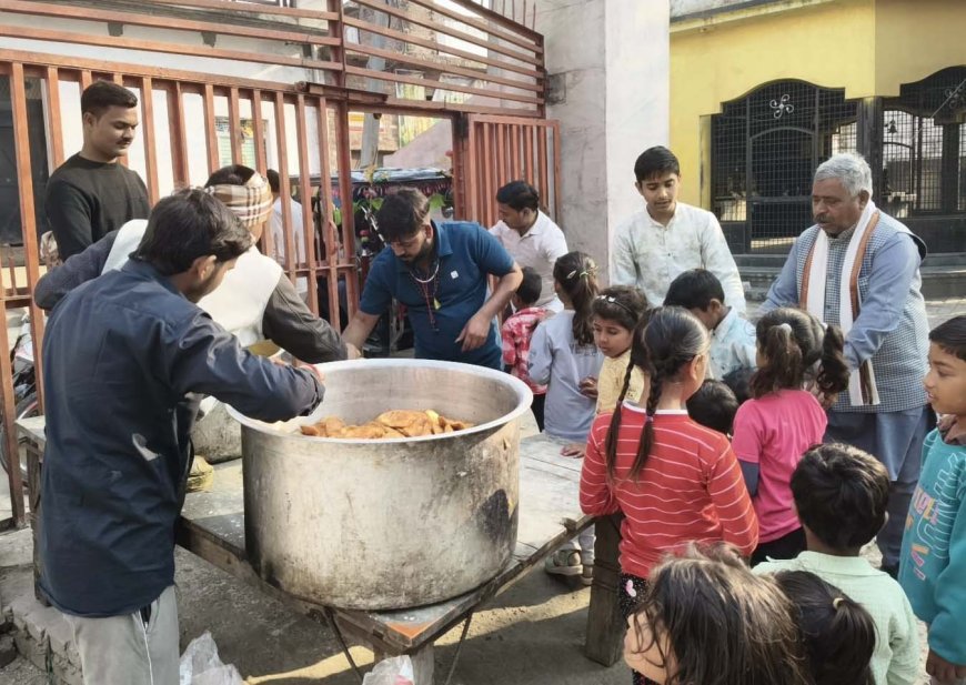 हनुमानगढ़ी मंदिर में जीर्णोद्धार के बाद हुई प्राण प्रतिष्ठा, भंडारे के प्रसाद के लिए उमड़ी भीड़