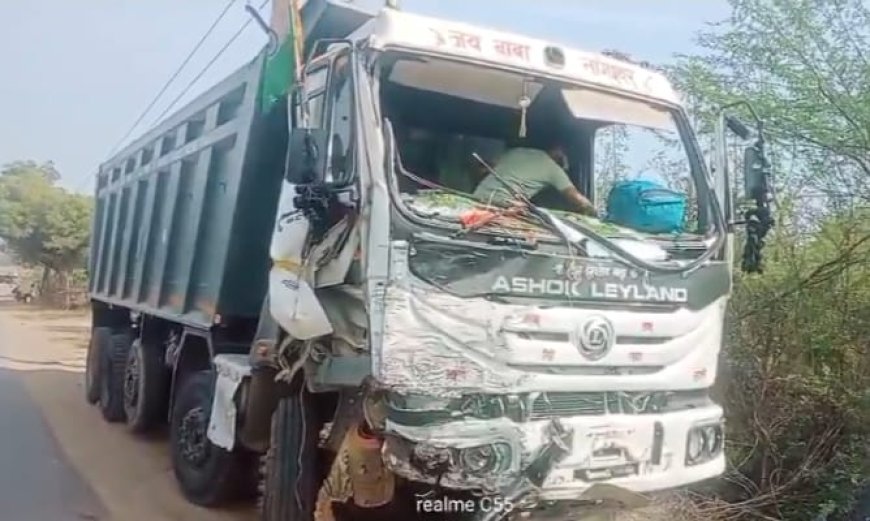 दो ट्रकों की आमने-सामने भीषण भिडंत, दोनों ट्रकों के उड़े परखच्चे   दोनों ट्रकों के चालक गंभीर रूप से घायल, जलालपुर पुलिस ने बचाव कार्य किया शुरू