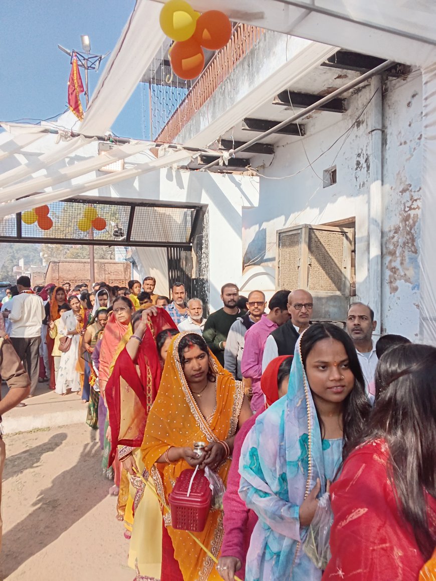 शिव महाशिवरात्रि की भक्तों की भीड़ लगी रही मंदिरों में