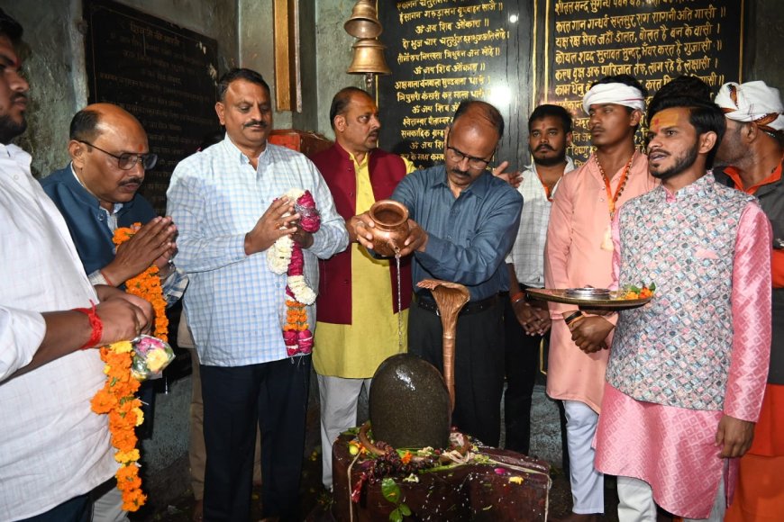 महाशिवरात्रि पर्व पर पुलिस अधीक्षक चित्रकूट द्वारा सोमनाथ चर मंदिर में पूजन-अर्चन कर सुरक्षा व्यवस्था का लिया गया जायजा