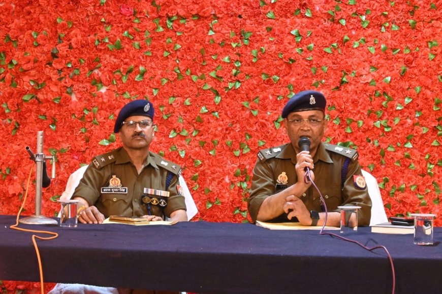पुलिस अधीक्षक चित्रकूट द्वारा फाल्गुन मास अमावस्या मेला को सकुशल संपन्न कराए जाने को लेकर मंदाकिनी भवन सीतापुर मेला में तैनात पुलिस अधिकारियों/कर्मचारियों की ब्रीफिंग की गई