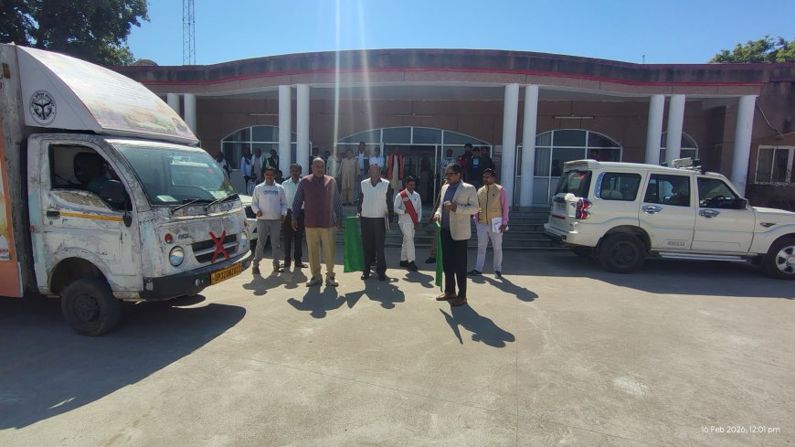 जिलाधिकारी ने मिलेट्स जागरूकता वैन को हरी झंडी दिखा कर किया रवाना।