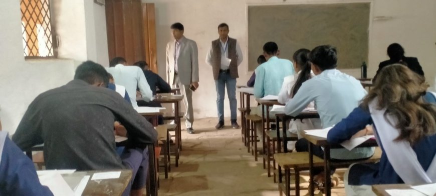 बोर्ड परीक्षाओं की शुचिता बनाए रखने हेतु मुख्य विकास अधिकारी द्वारा परीक्षा केंद्र का औचक निरीक्षण