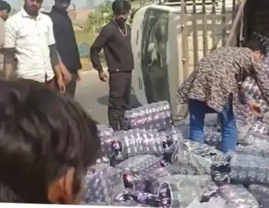 रीवा सीवा में कोल्डड्रिंक से भरा पिकअप डाला पलट गया। हादसे में चालक सुरक्षित बच गया।