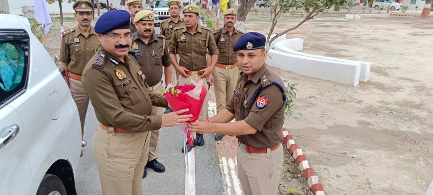 पुलिस महानिरीक्षक, विन्ध्याचल परिक्षेत्र, मीराजपुर की अध्यक्षता में अपर पुलिस अधीक्षक  समस्त क्षेत्राधिकारी ,समस्त थाना प्रभारी, के साथ की गई गोष्ठी,