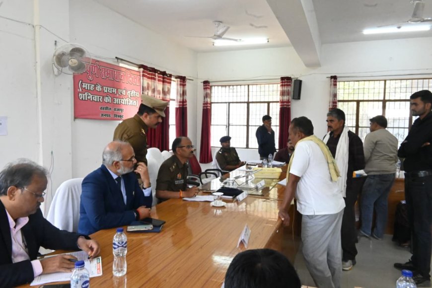 पुलिस अधीक्षक चित्रकूट की अध्यक्षता में तहसील सभागार राजापुर में संपूर्ण समाधान दिवस का आयोजन किया गया