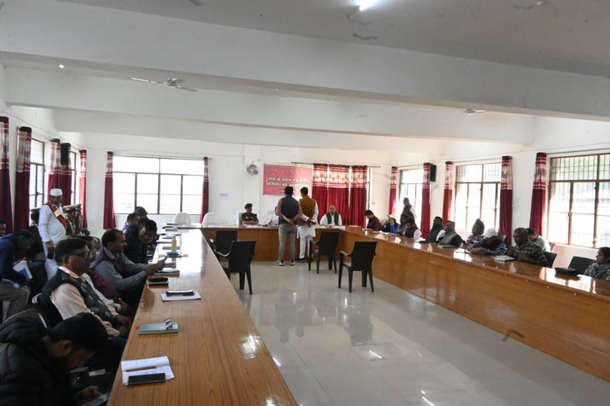 पुलिस अधीक्षक चित्रकूट की अध्यक्षता में तहसील सभागार राजापुर में संपूर्ण समाधान दिवस का आयोजन किया गया