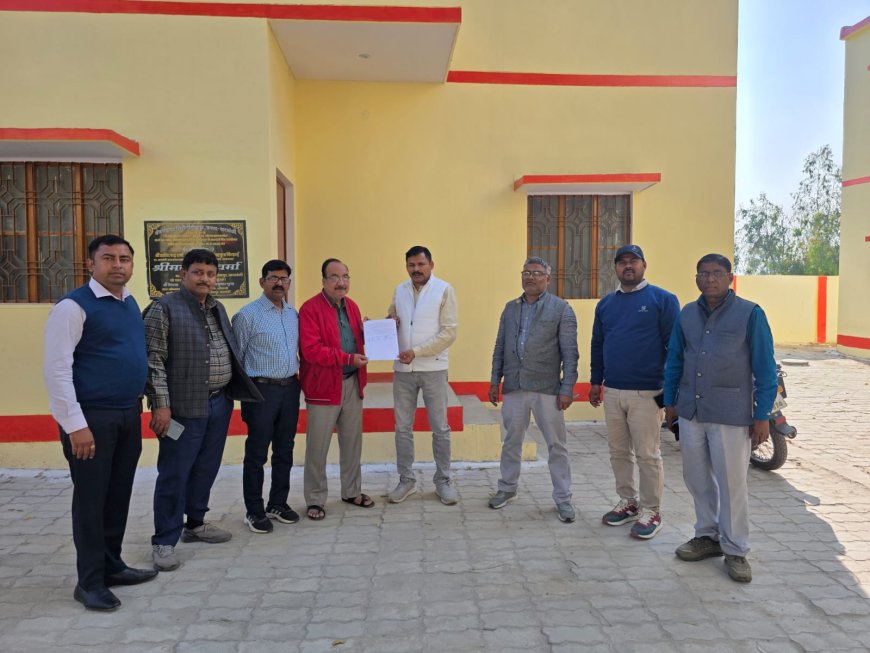 पंचायत सचिवों ने सौपा निंदा प्रस्ताव