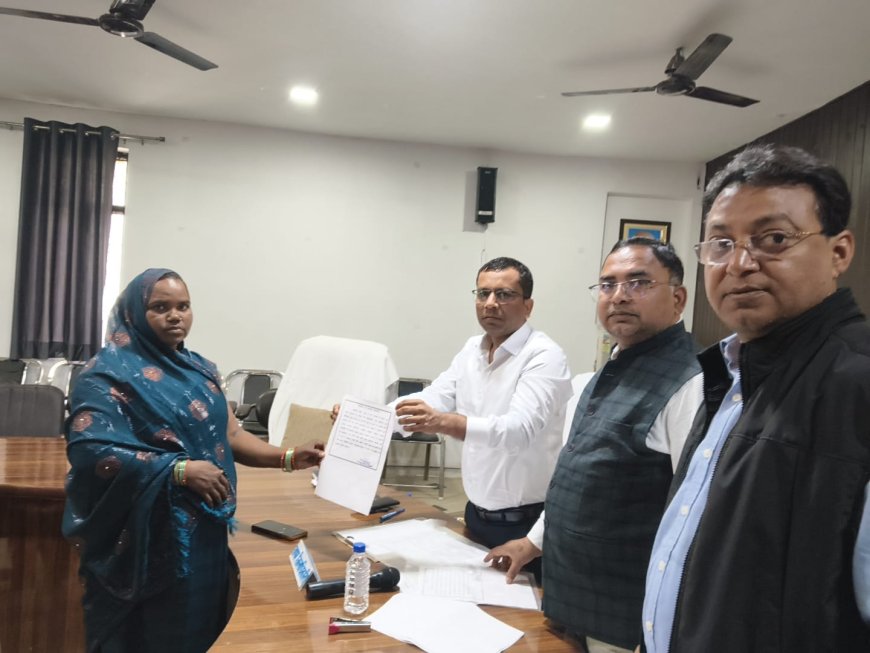 अपर जिलाधिकारी ने मुख्यमंत्री कृषक दुर्घटना कल्याण स्वीकृति पत्र सौंपे