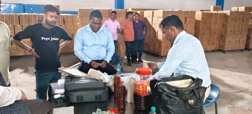 रनियां की चार खाद्य तेल फैक्ट्रियों पर बड़ी कार्रवाई : 30 हजार नग खाद्य तेल सीज, 35 सदस्यीय टीम की देर रात तक छापेमारी