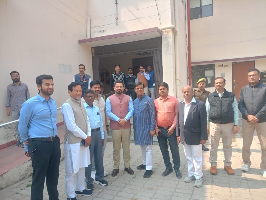 डीएम ने किया ईवीएम वेयर हाउस का निरीक्षण