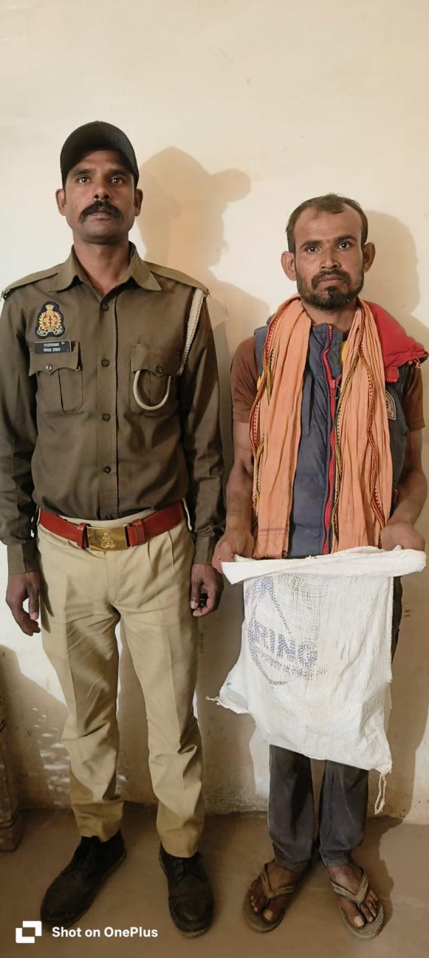 03 अभियुक्तों से 67 अदद क्वार्टर अवैध देशी शराब बरामद