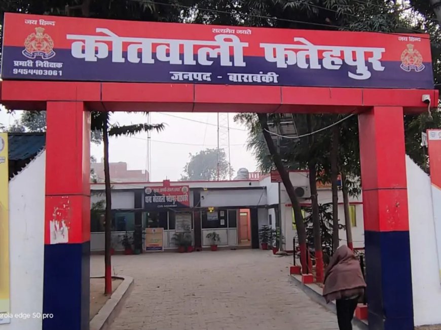 महिला के पर्स से सोने की झुमकी चोरी हो गईं।