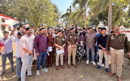 सर्विलांस सेल ने स्थानीय पुलिस की मदद से बरामद किये 73 मोबाइल, अपर पुलिस अधीक्षक ने स्वामियो को सौपा