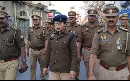 पुलिस उपाधीक्षक रामनगर गरिमा पंत प्रभारी निरीक्षक कोतवाली बदोसरांय अजीत विद्यार्थी एस एस आई जयप्रकाश बडी संख्या में पुलिस बल और पी ए सी जवानों के साथ फ्लेग मार्च किया