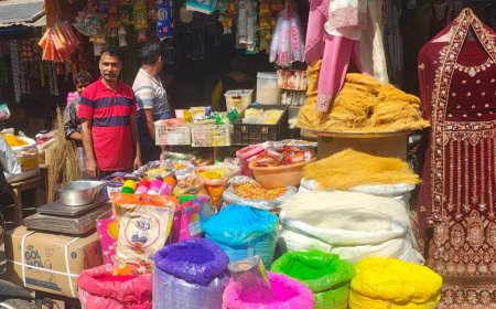 होली पर्व को लेकर बाजारों में रौनक चरम पर