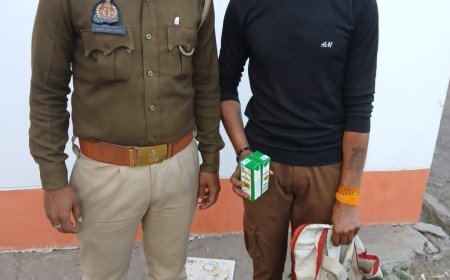 08 अभियुक्तों से 208 अदद क्वार्टर अवैध देशी व 10 लीटर अवैध कच्ची शराब महुआ बरामद