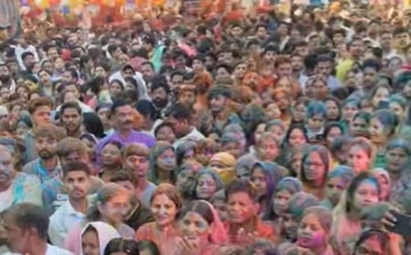 पूरे जनपद मे धूमधाम से मनाई होली, एक दूसरे को गले लगाकर दी बधाई