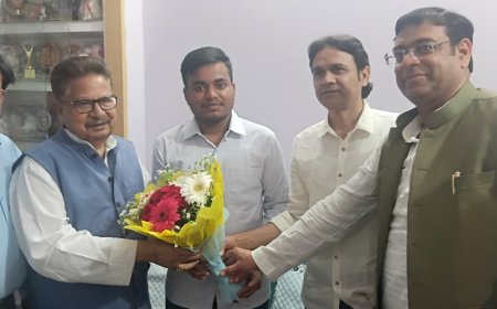 पूर्व सांसद पी एल पुनिया ने सिविल सेवा सर्विस की परीक्षा पास करने वाले मेधावियो को किया सम्मानित 