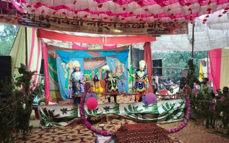 रसूलपुर में भगवती नाटय कला परिषद द्वारा रामलीला में धनुष भंग का मंचन