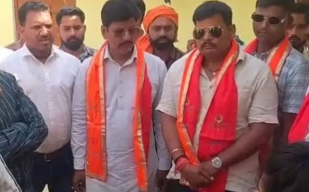 मृतक सतीश वर्मा के परिवार से मिली हिंदू युवा वाहिनी, सहायता का दिया आश्वासन