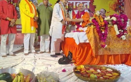 श्री कोटवा धाम चौराहे के कृष्णा गौशाला प्रांगण में चल रही श्रीमद भागवत कथा के छठवें दिन सैकड़ों श्रद्धालुओं ने श्रीमद भागवत कथा का रसपान किया